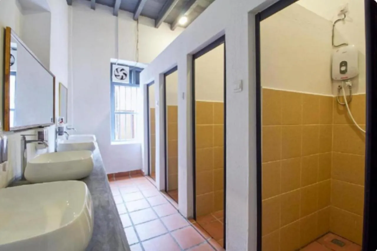 Capital O 90443 Aigoh Hotel